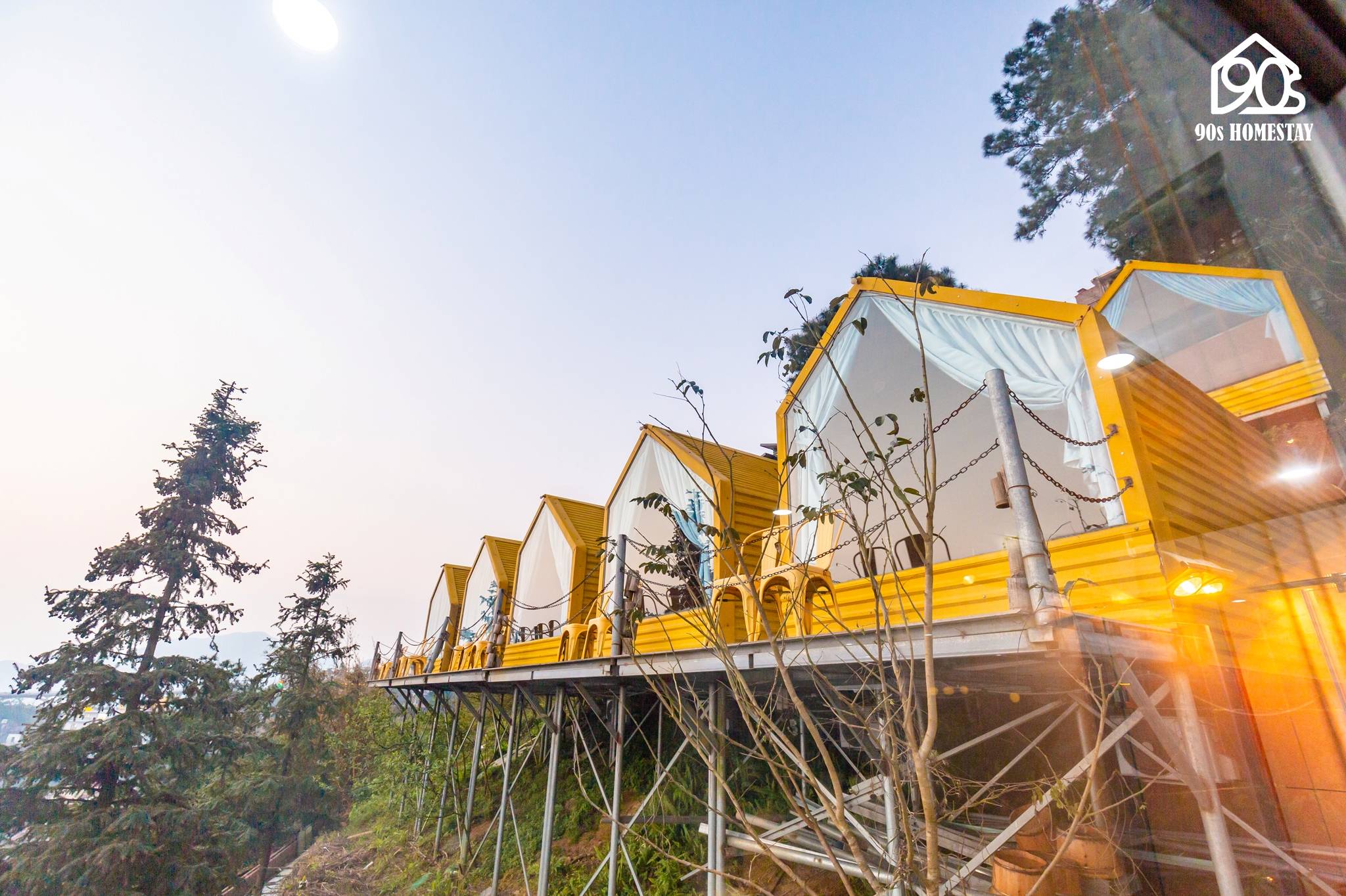 Mặt tiền nhà Mây 90s Homestay